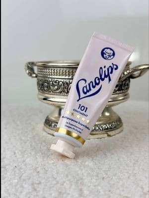 Labbra secche? Ho trovato la soluzione π Il Lanolips 101 Ointment Γ¨ un balsamo multiuso super idratante che dura ore. Ne basta pochissimo e fa davvero la differenza β¨ @Lanolips #labbrasecche #lipcare #gifted #labbra