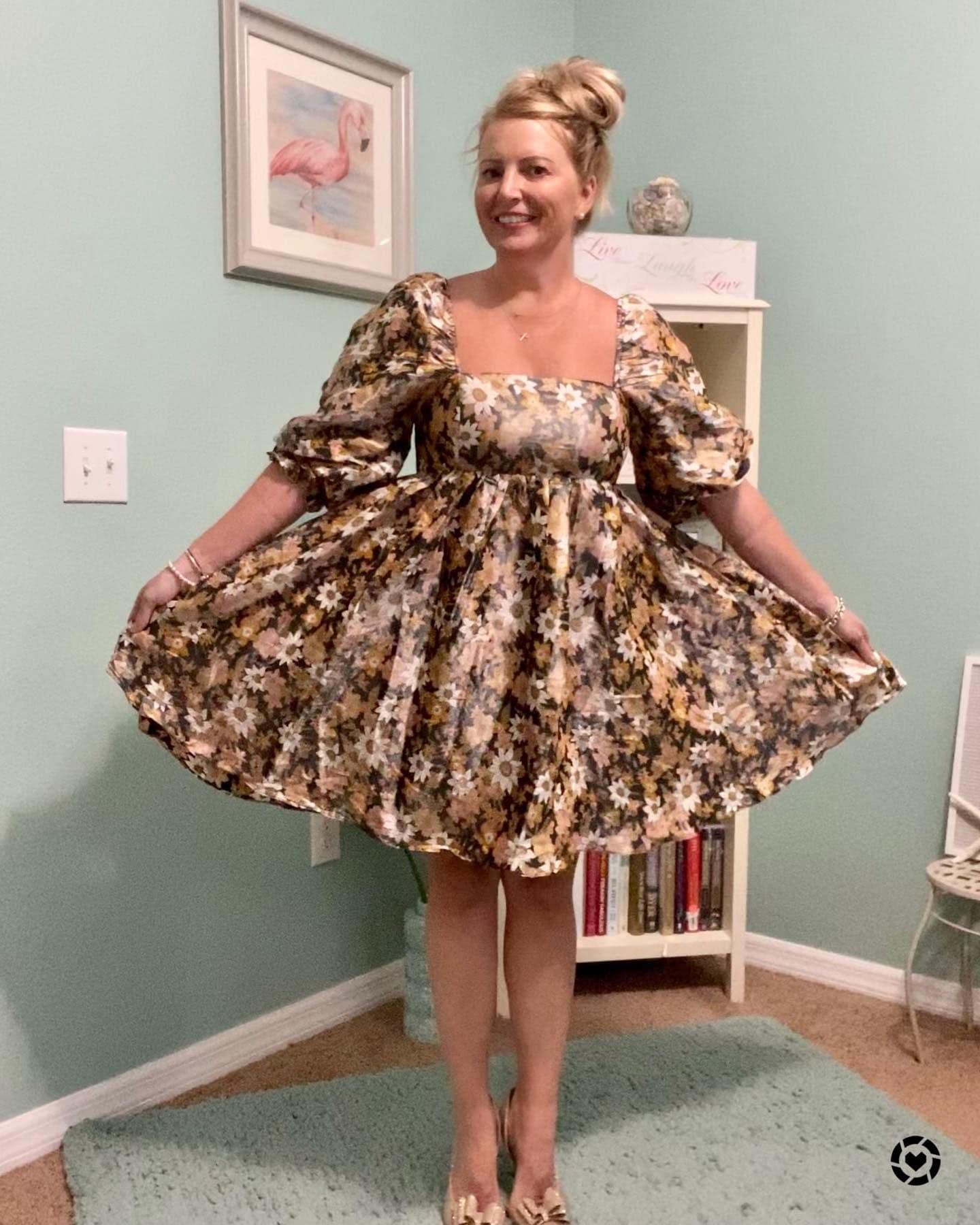 Holiday Party Dress!
I know it’s a tad early to think about your holiday party but I couldn’t wait to post this gorgeou