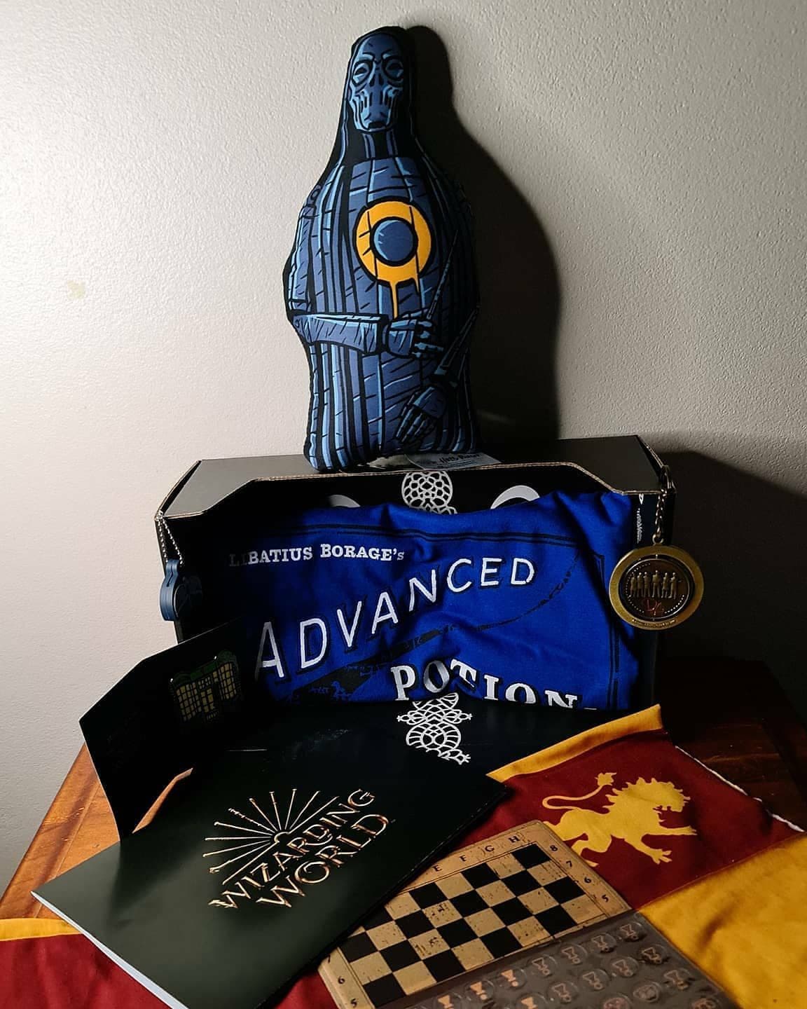 SWIPE TO SEE THE UNBOXING
I was so excited to receive my Wizarding World box from @lootcrate and they did not disappoint