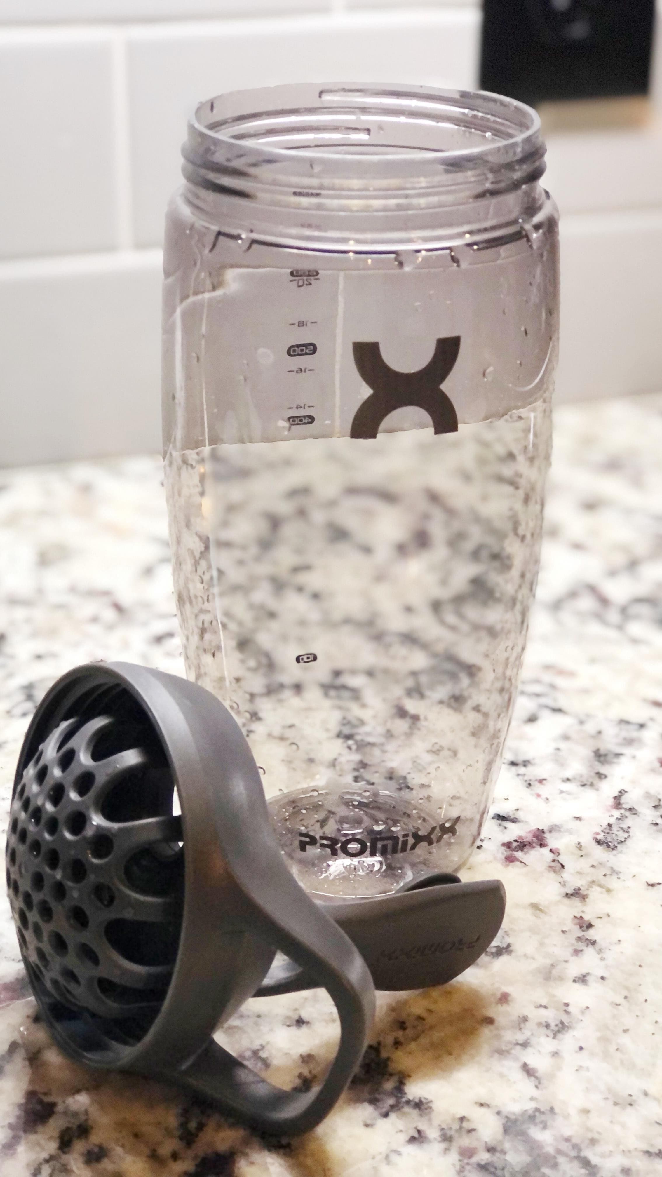 #ad I am loving my new shaker from @promixx Nobody likes clumps in their protein shake 😝 and this integrated snap on ag
