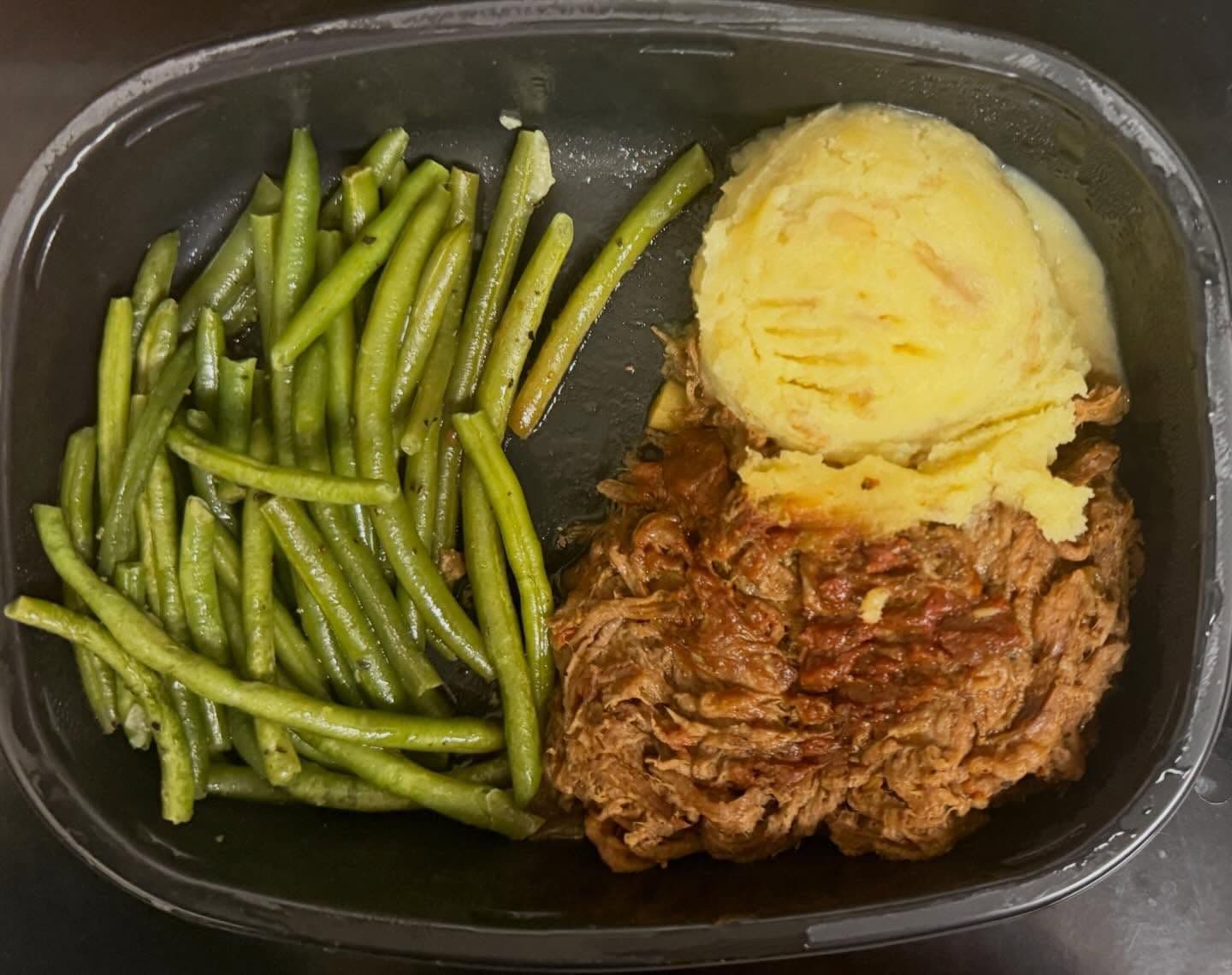 Marley Spoon Hickory Smoked Beef with BBQ Sauce & Yukon Gold Potatoes
With green beans on the side
Once again, like t