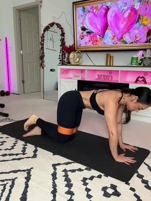 I love working glue at home 🥰 I always get a better workout when it’s just me and I’m super focused and holding on my mind muscle connection This bad ass body goes. Journal is awesome for ADHD to get to check off everything you do.☺️ and it’s a 8 week plan 😮💨#homeworkoutsforwomen #glutegrowth #habitnestjournals #tiktokshopjumpstartsale #tiktokshopcreatorpicks
