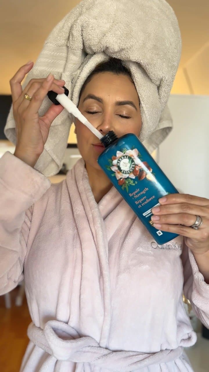 A little self-care moment for my hair 🤍✨ Loving the way Herbal Essences Argan Oil Repair leaves my hair feeling soft, f