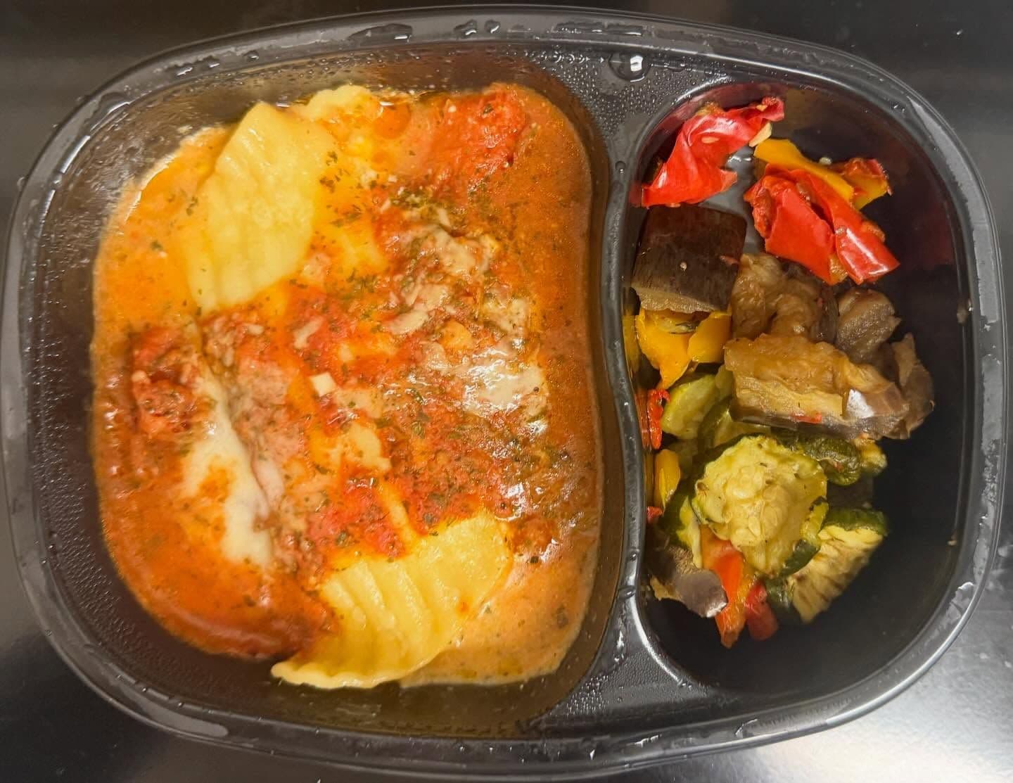 Marley Spoon Baked Manicotti with Vodka Marinara Sauce
I love pasta, I especially love pasta that’s filled with ricott