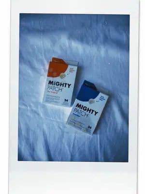Hey Besties💕, I used Hero mighty pstches as part of my skin routine, they help me a lot, since I have pimples on my face, i like poping them but mighty patches helps me to not touch my face and let the pstch do the work on those pimples. They are wasy to use or apply, They really work on those pimples. #MightyPatchSummer Well I can’t go anywhere without my Mighty Patches because it summer and my face is having a lot of break out here and there, so @Hero Cosmetics @mightypatch through for me. You can purchase yours at @clicksza @Takealot @Dischem @Beauty Bulletin #UltimateSummerPatch #PimpleMeetYourMightyPatch #MightyPatchSa #Gifted