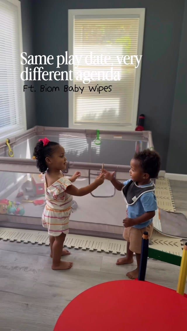 Same play date yet two VERY different agendas. @getbiom and @biombaby is just trying to keep up with the chaos.
Tell m