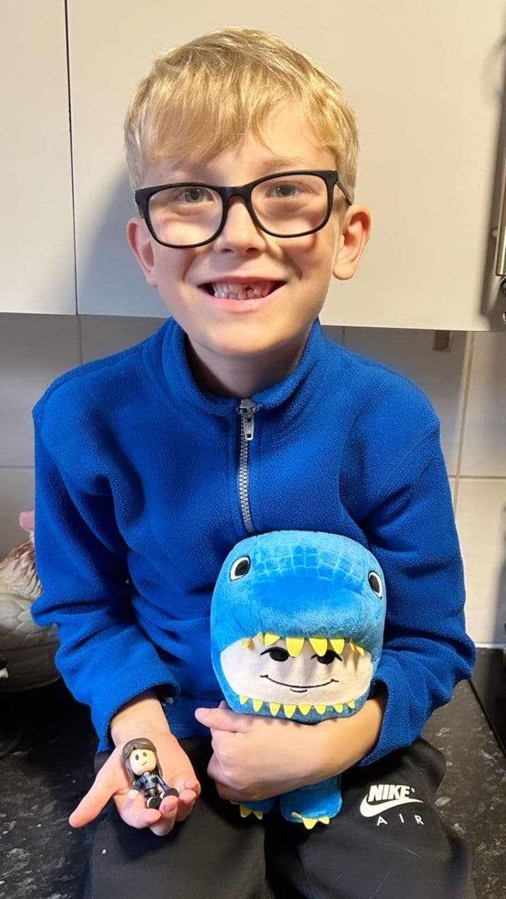 Dylan was super excited to recieve this collector plush and mystery figure from @jazwares!
Dylan recieved blue Rex, fr
