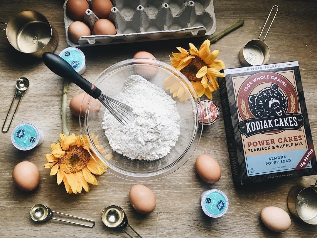 Easy like a Sunday morning 😍. I LOVE @kodiakcakes they’re 100% whole-grain wheat and oat flours and honestly one of my