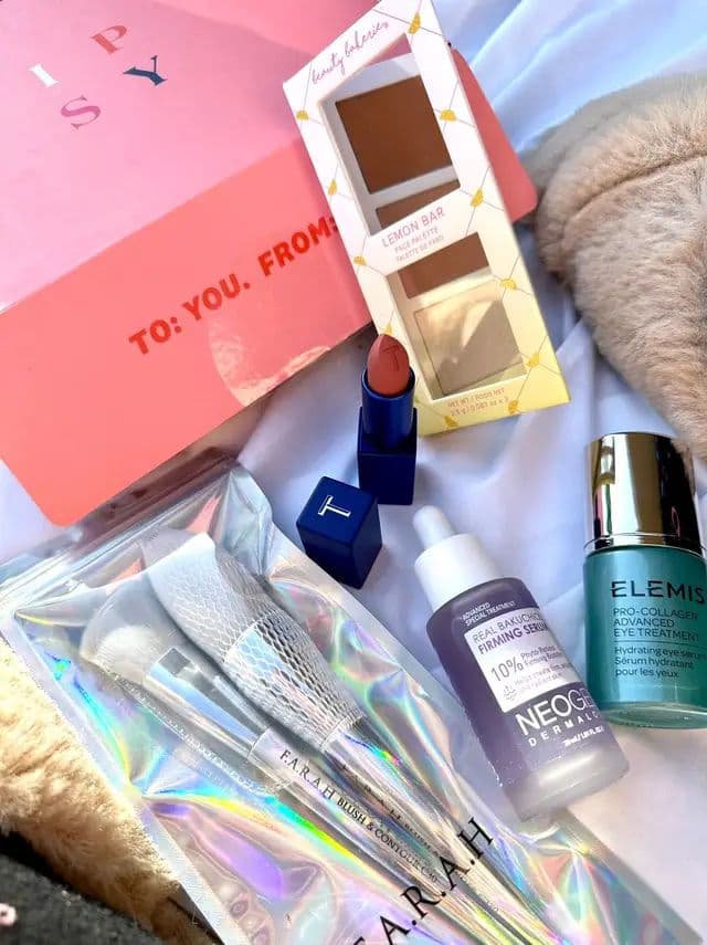 June’s @IPSY Glam Bag & @boxycharm by Ipsy have arrived!!! The theme of the month is #ReadySetPlay ➤This month's glam bag featured: 🩷Boxy charm (UP to $200 Vaule, 5 full sized products for $28 monthly) @ELEMIS Pro Collagen Advanced Eye Treatment @Treslúce Beauty Empower Me Matte Bullet Lipstick (Nudey Pink) @NEOGEN GLOBAL Real Bakuchiol Firming Serum @Beauty Bakerie Lemon Bar Face Palette @Farah Brushes Blush & Powder (C35) and Blush & Contour (C30) 🩷Glam bag (UP to $70 Vaule, 5 deluxe samples for $13 monthly) @Benefit Cosmetics Hoola Bronzer @Ciate London Everyday Vacay Coconut Lip Oil @Formula Z Happy Stick Duel Ended Liner @Marc Anthony Hair Repair Bond + Rescuplex @ESTATE Cosmetics Highlighter (Blast Off) Tap the link 🔗 in my bio and stories to grab yourself a bag 🌸https://glnk.io/mz73x/feichung-model #ipsy #boxycharm #giftedbyipsy #monthlysubscriptionbox #ipsyspoilers #ipsyunboxing #makeup #skincareproducts #Benefit #HoolaBromzer #FromulaZCosmetics #CiateLondon #Neogen ##Elemis #BeautyBakerie #Tresluce #farahbrushes