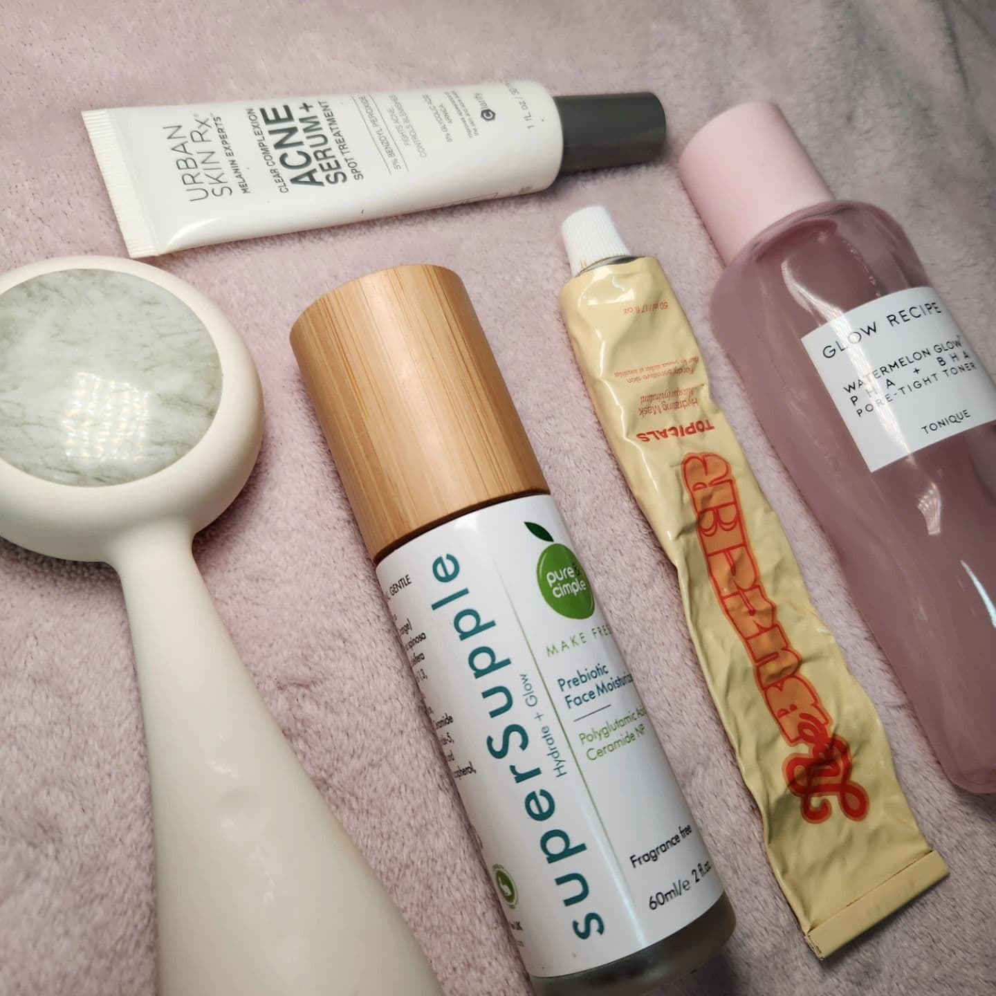 Today's self-care Sunday essentials 🧖🏽♀️
❤️ Like, 💬 comment, 💌 share, and 🔖save!
➡️ Follow @veniecesha for more!