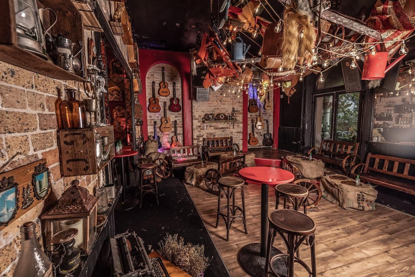 Saloon Bar 🤠 @thewonderlandbar
#commercialphotography #photography #productphotography #commercialphotographer #photo