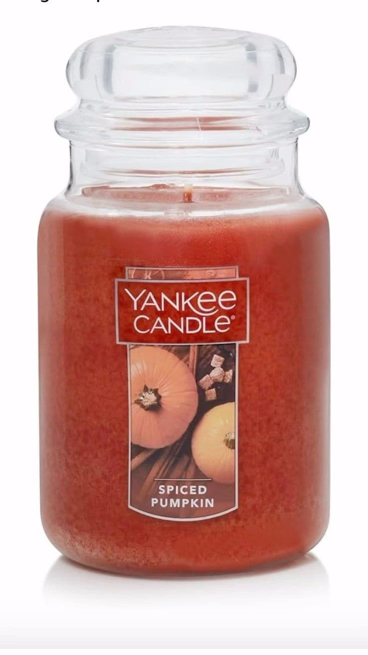 🍁 Fall is in the air, and I’ve got the perfect scent to bring the season into your home! 🍂
The Yankee Candle Spiced