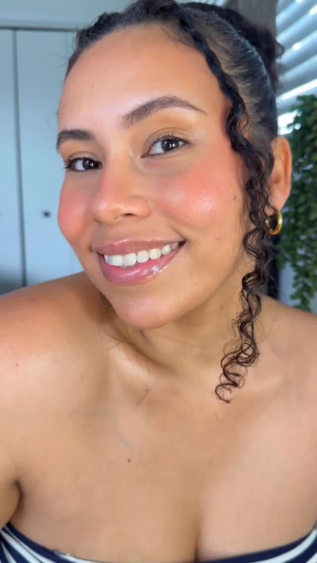 ¿Por qué el blush lo cambia TODO? ✨ Definitivamente que un blush puede darle vida a todo tu maquillaje. Estoy obsesionad