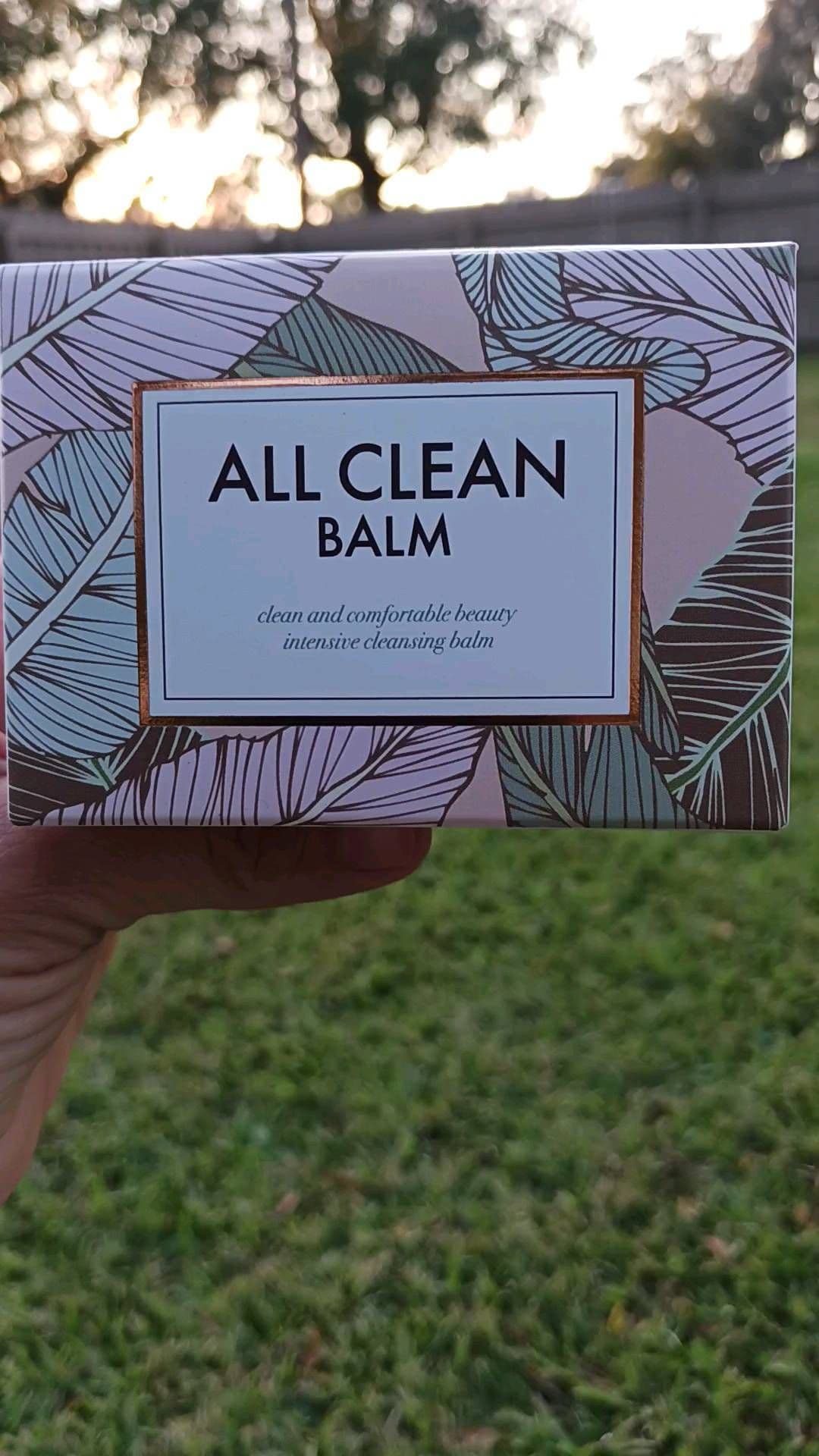Thank you @heimish_cosmetic for sending me these products.
✨️ All Clean Balm
✨️All Clean Green Foam
✨️Artless Glow Base