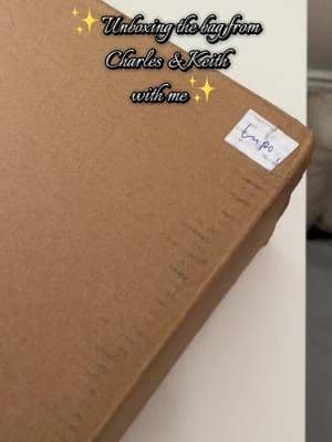 “Koa Push-Lock Top Handle Bag “ use code COMAMB15-GCDUGHGTLF for a discount on your purchase 💚😚@CHARLES & KEITH #charleskeith #imwithcharleskeith #charleskeithfamily #charleskeithambassador #unboxing #bags